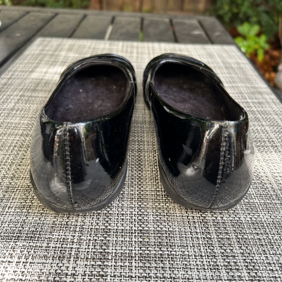Walking Cradles black patent flats.  Size 6.5 super comfy great condition . - Picture 3 of 3